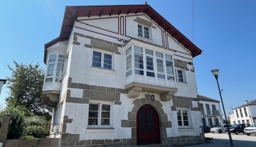 Casa na Plaza do Concello (Outeiro de Rei)